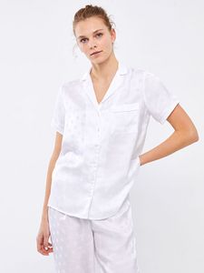 LC Waikiki içinde 699,99 TL fiyatına Gömlek Yaka Kendinden Desenli Kısa Kollu Kadın Pijama Takım fırsatı